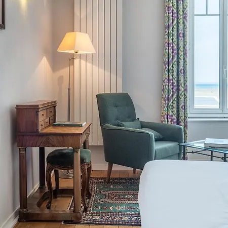 Hotel De La 4*