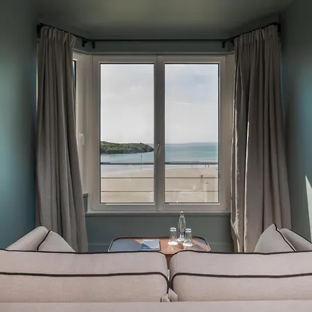Hotel De La 4*