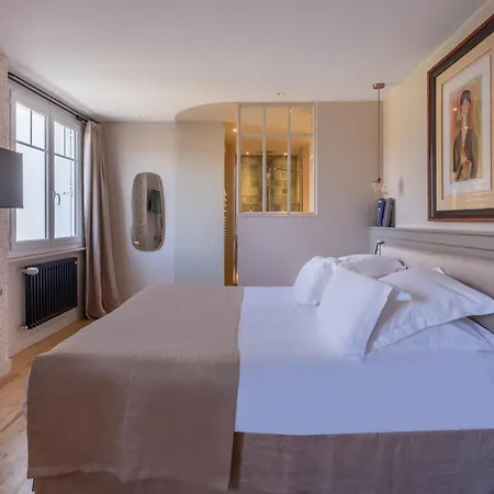 Hotel De La 4*