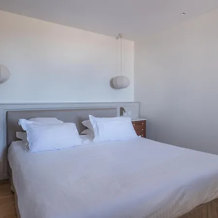 Hotel De La 4*
